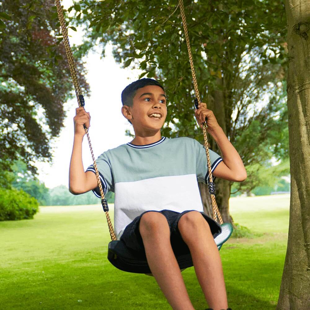 http://www.jaqueslondon.co.uk/cdn/shop/products/Adjustable-Swing-Rope--outdoor-play-equipment-Boy-on-swing-holding-rope---94006.jpg?v=1629974240