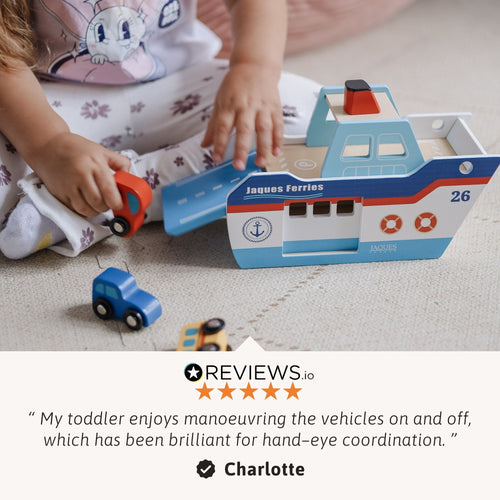 Wooden toy boat placed on a white background with small peg figures and accessories arranged nearby, with feature callouts pointing to parts of the boat. 