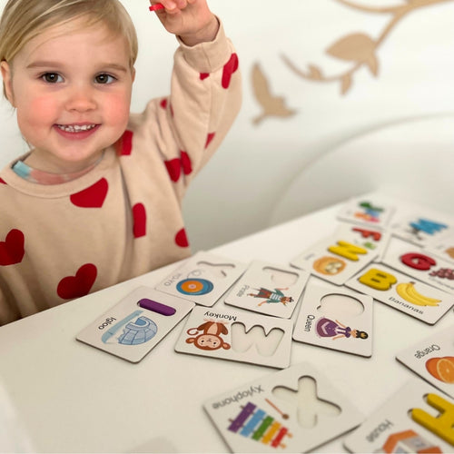  EarlyYearsLetters-ChildrenMatchingLettersWithFlashcards 