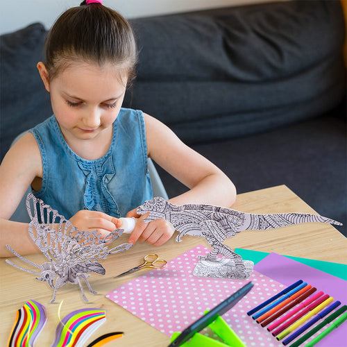 3D-Model-Colouring-In-Puzzel---Girl-sitting-at-table-creating-the-models  